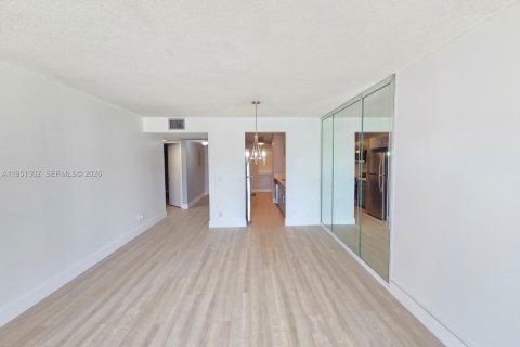 Condominio en venta en Pembroke Pines, Florida, 2 dormitorios, 102.19 m2 № 2008858 - foto 3