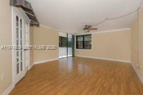 Condominio en Miami, Florida, 2 dormitorios  № 2040666