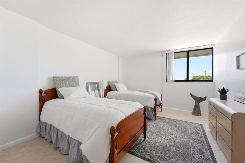 Condo in St. Lucie, Florida, 9 rooms  № 2088008 - photo 25