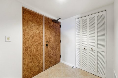 Condo in St. Lucie, Florida, 9 rooms  № 2088008 - photo 16