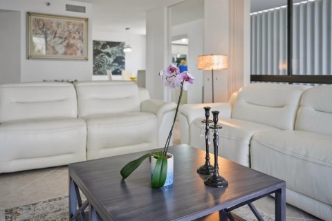 Condo in St. Lucie, Florida, 9 rooms  № 2088008 - photo 12