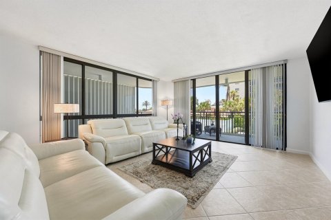 Condo in St. Lucie, Florida, 9 rooms  № 2088008 - photo 9