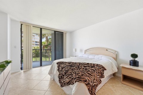 Condo in St. Lucie, Florida, 9 rooms  № 2088008 - photo 18