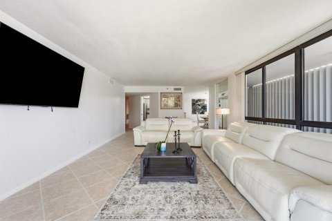 Condo in St. Lucie, Florida, 9 rooms  № 2088008 - photo 14