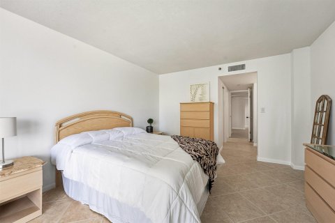 Condo in St. Lucie, Florida, 9 rooms  № 2088008 - photo 20