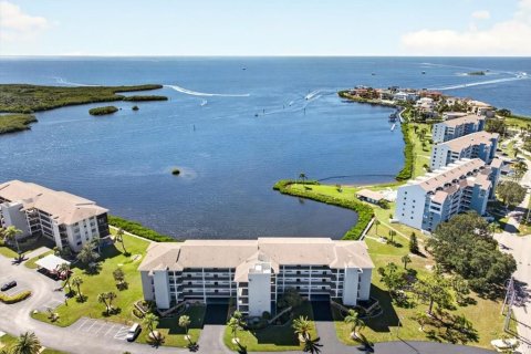 Condo à Port Richey, Floride, 2 chambres  № 2408706