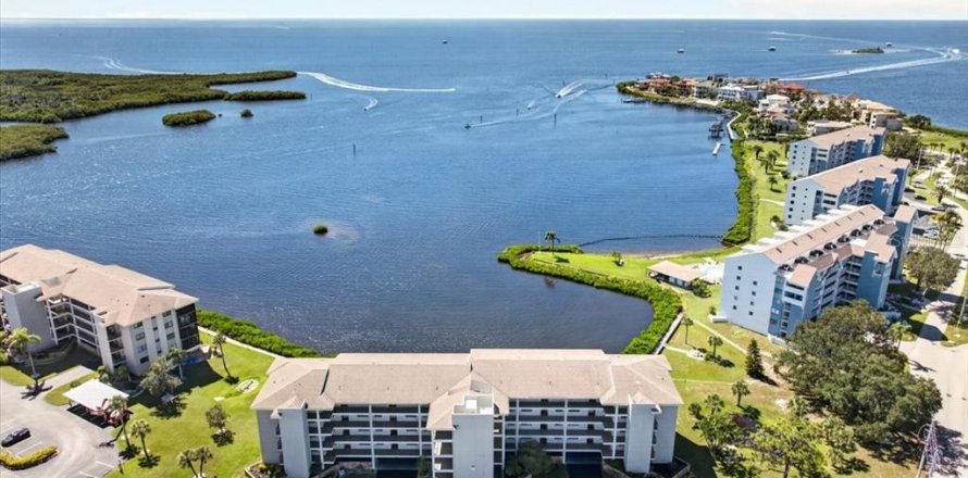 Condo à Port Richey, Floride, 2 chambres  № 2408706
