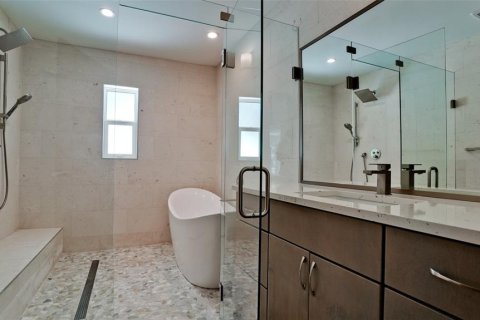 House in Longboat Key, Florida 3 bedrooms, 140.1 sq.m. № 1742612 - photo 22