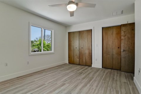 House in Longboat Key, Florida 3 bedrooms, 140.1 sq.m. № 1742612 - photo 20