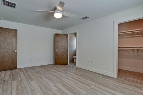 House in Longboat Key, Florida 3 bedrooms, 140.1 sq.m. № 1742612 - photo 15