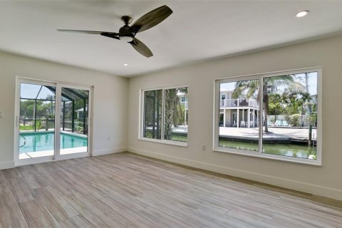 House in Longboat Key, Florida 3 bedrooms, 140.1 sq.m. № 1742612 - photo 9