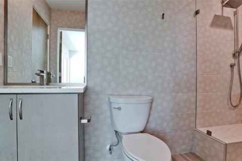 House in Longboat Key, Florida 3 bedrooms, 140.1 sq.m. № 1742612 - photo 25