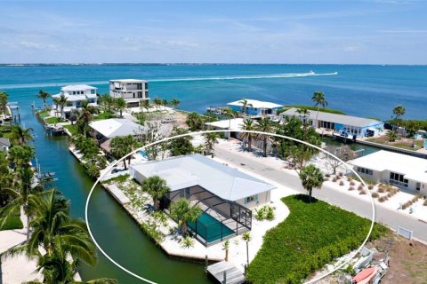 House in Longboat Key, Florida 3 bedrooms, 140.1 sq.m. № 1742612 - photo 1