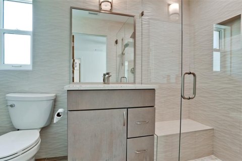 House in Longboat Key, Florida 3 bedrooms, 140.1 sq.m. № 1742612 - photo 18