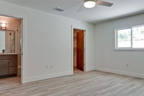 House in Longboat Key, Florida 3 bedrooms, 140.1 sq.m. № 1742612 - photo 16
