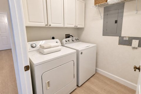 Copropriété à louer à Orlando, Floride: 3 chambres, 164.9 m2 № 2410226 - photo 12