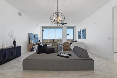 Condo in Saint Petersburg, Florida, 3 bedrooms № 2123372 - photo 7
