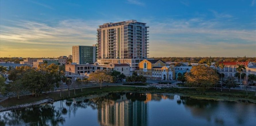 Condo in Saint Petersburg, Florida, 3 bedrooms № 2123372