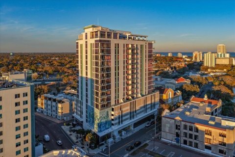 Condo in Saint Petersburg, Florida, 3 bedrooms № 2123372 - photo 4