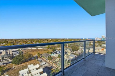 Condo in Saint Petersburg, Florida, 3 bedrooms № 2123372 - photo 9