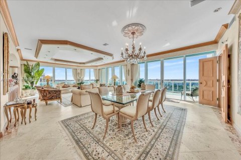 Condominio en Bal Harbour, Florida, 2 dormitorios № 2153061