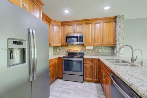 Casa en venta en Coconut Creek, Florida, 3 dormitorios, 206.52 m2 № 2024753 - foto 19