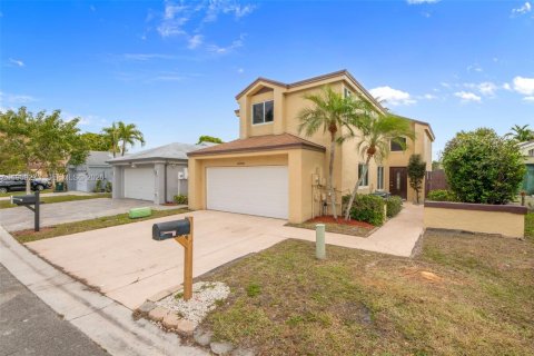 Casa en venta en Coconut Creek, Florida, 3 dormitorios, 206.52 m2 № 2024753 - foto 1