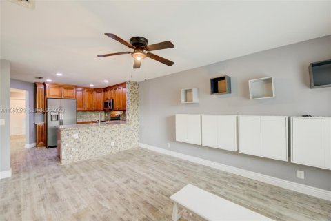 Casa en venta en Coconut Creek, Florida, 3 dormitorios, 206.52 m2 № 2024753 - foto 16