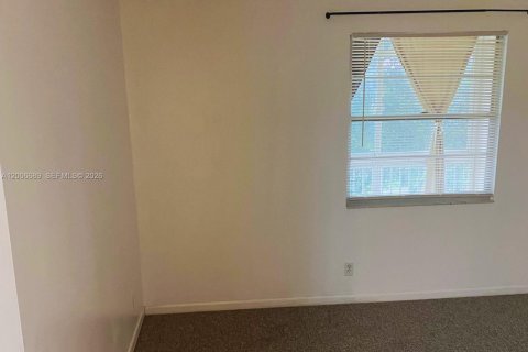 Condo in Pembroke Pines, Florida, 2 bedrooms  № 2170747 - photo 14
