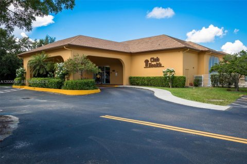 Condo in Pembroke Pines, Florida, 2 bedrooms  № 2170747 - photo 28