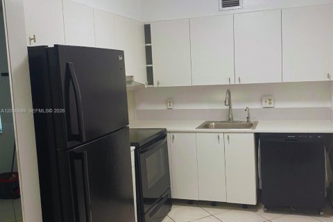 Condo in Pembroke Pines, Florida, 2 bedrooms  № 2170747 - photo 7