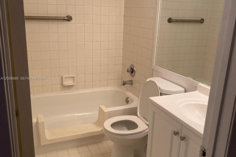 Condo in Pembroke Pines, Florida, 2 bedrooms  № 2170747 - photo 10