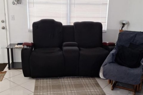 Condo in Pembroke Pines, Florida, 2 bedrooms  № 2170747 - photo 16
