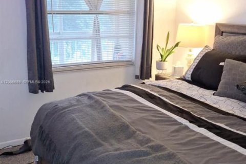Condo in Pembroke Pines, Florida, 2 bedrooms  № 2170747 - photo 20