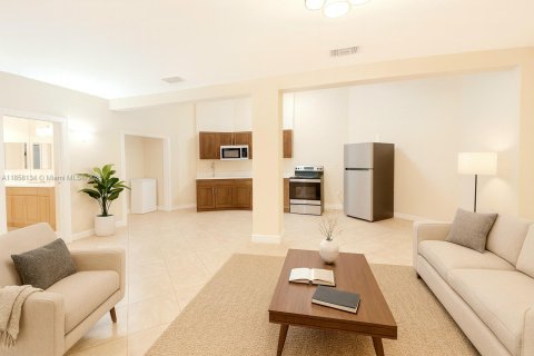 House in Lehigh Acres, Florida 5 bedrooms № 1882613 - photo 5