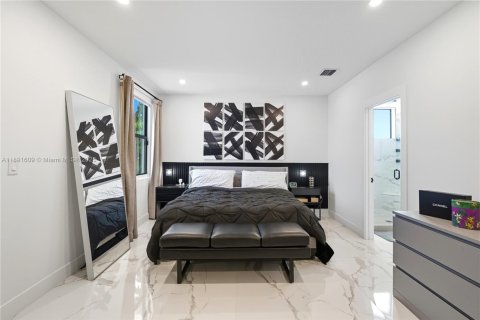 House in Miami, Florida 4 bedrooms, 240.99 sq.m. № 1944126 - photo 15