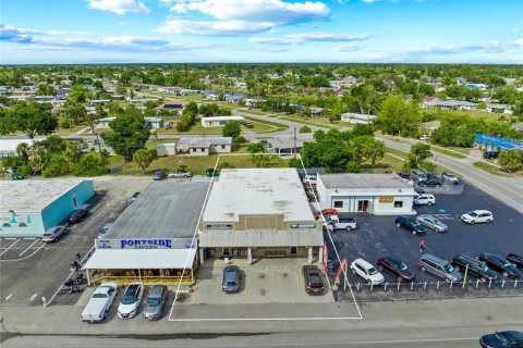 Propiedad comercial en alquiler en Port Charlotte, Florida, 325.16 m2 № 1561080 - foto 2