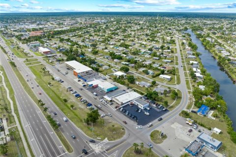 Propiedad comercial en alquiler en Port Charlotte, Florida, 325.16 m2 № 1561080 - foto 5
