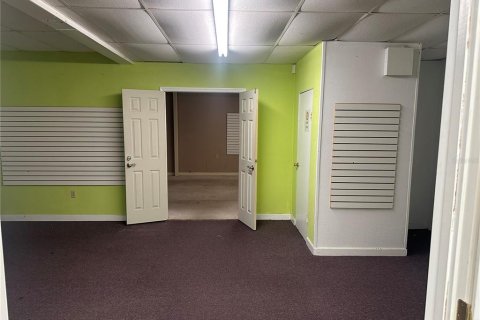 Propiedad comercial en alquiler en Port Charlotte, Florida, 325.16 m2 № 1561080 - foto 18