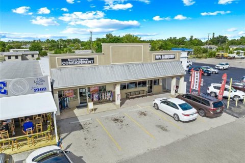Propiedad comercial en alquiler en Port Charlotte, Florida, 325.16 m2 № 1561080 - foto 1