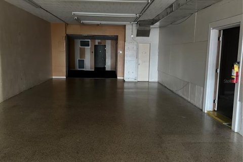 Propiedad comercial en alquiler en Port Charlotte, Florida, 325.16 m2 № 1561080 - foto 17