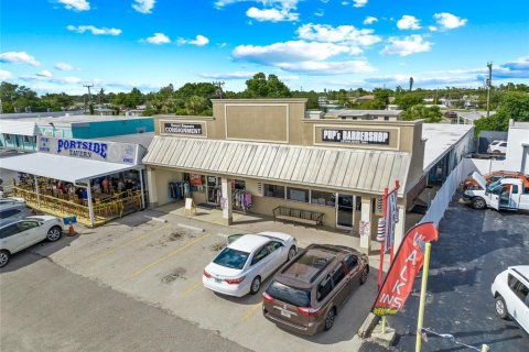 Propiedad comercial en alquiler en Port Charlotte, Florida, 325.16 m2 № 1561080 - foto 9
