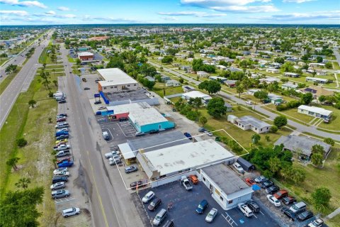 Propiedad comercial en alquiler en Port Charlotte, Florida, 325.16 m2 № 1561080 - foto 7