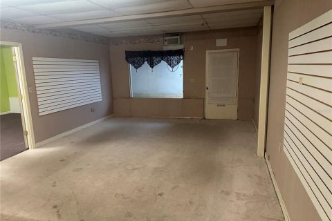 Propiedad comercial en alquiler en Port Charlotte, Florida, 325.16 m2 № 1561080 - foto 21