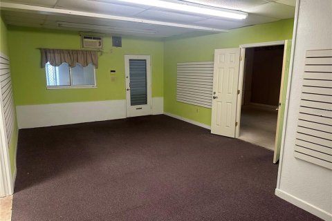 Propiedad comercial en alquiler en Port Charlotte, Florida, 325.16 m2 № 1561080 - foto 19
