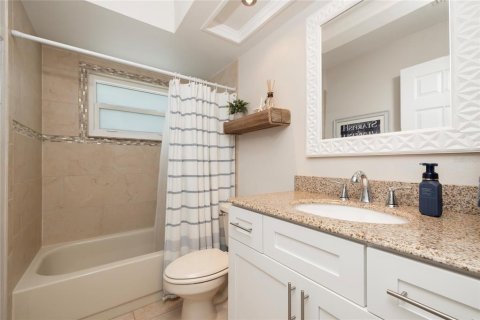 House in Clearwater, Florida 3 bedrooms, 166.85 sq.m. № 1915800 - photo 23