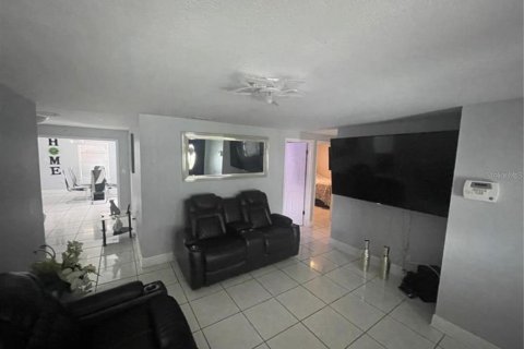 House in Tampa, Florida 4 bedrooms, 156.45 sq.m. № 1821420 - photo 7
