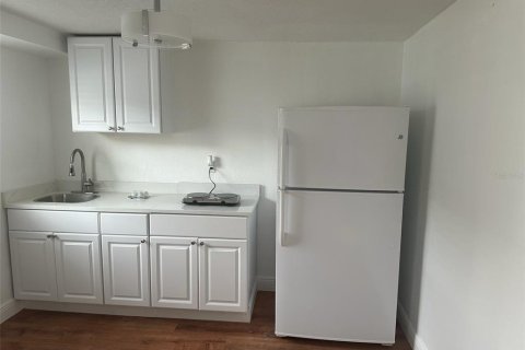 House in Tampa, Florida 4 bedrooms, 156.45 sq.m. № 1821420 - photo 9