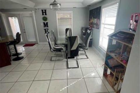 House in Tampa, Florida 4 bedrooms, 156.45 sq.m. № 1821420 - photo 4