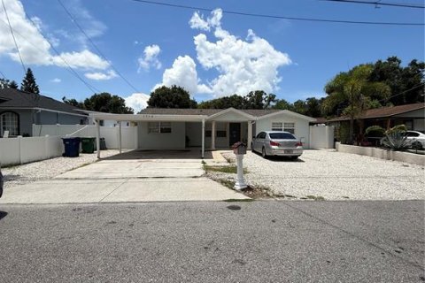 House in Tampa, Florida 4 bedrooms, 156.45 sq.m. № 1821420 - photo 1
